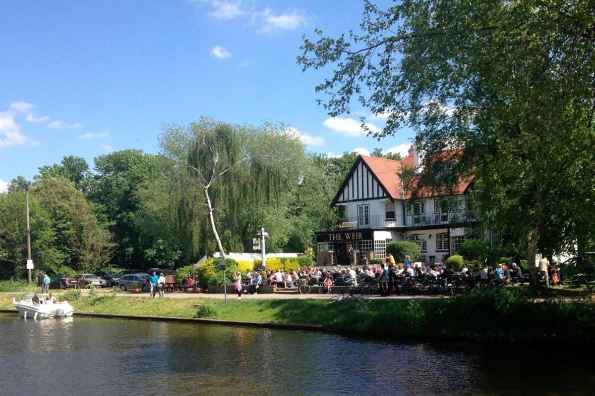 The Weir Hotel Walton-on-Thames Exterior foto