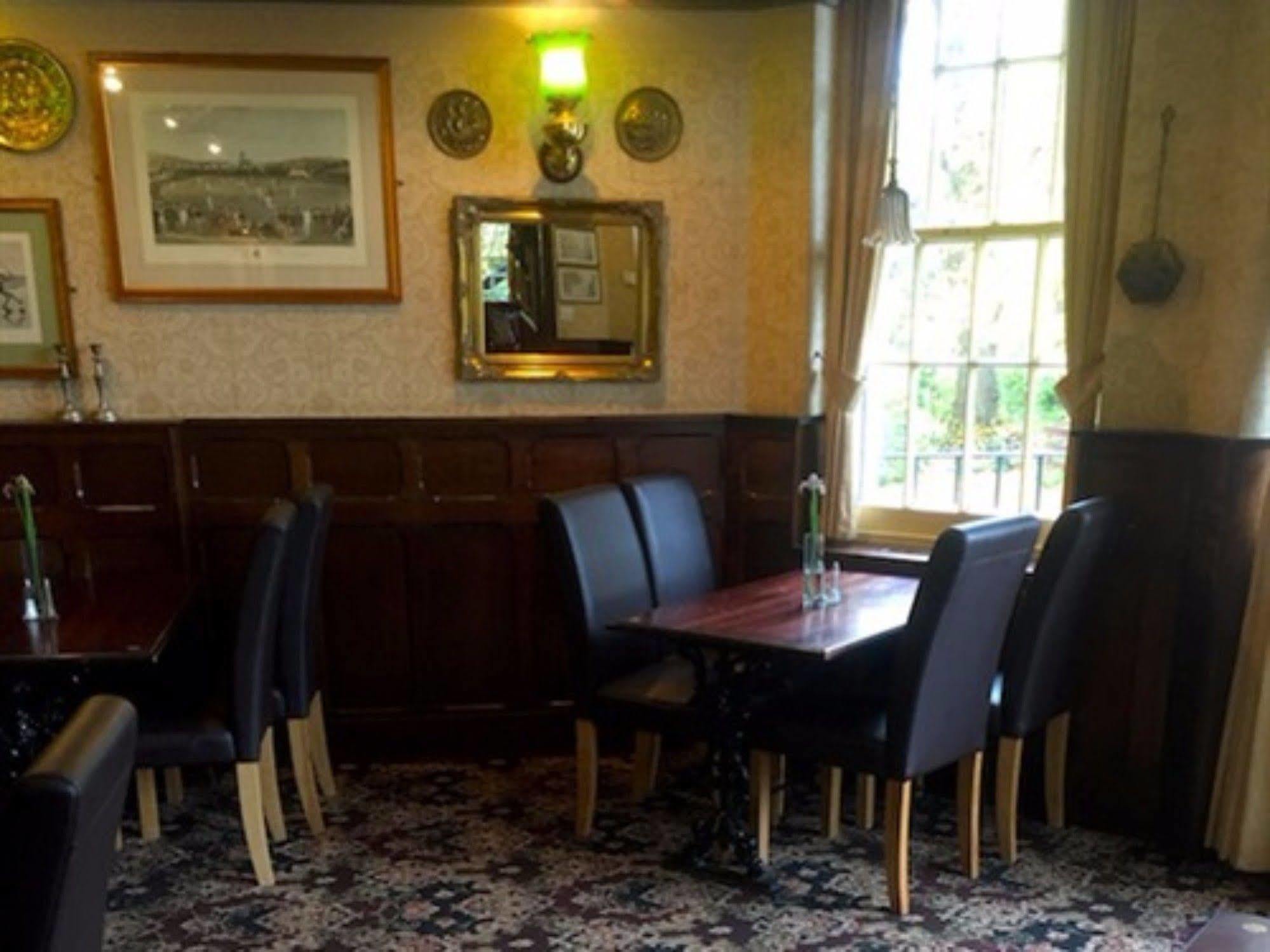 The Weir Hotel Walton-on-Thames Exterior foto